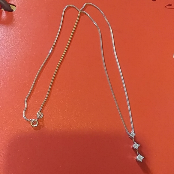 Zei 14 k 3 diamond necklace - Picture 3 of 3